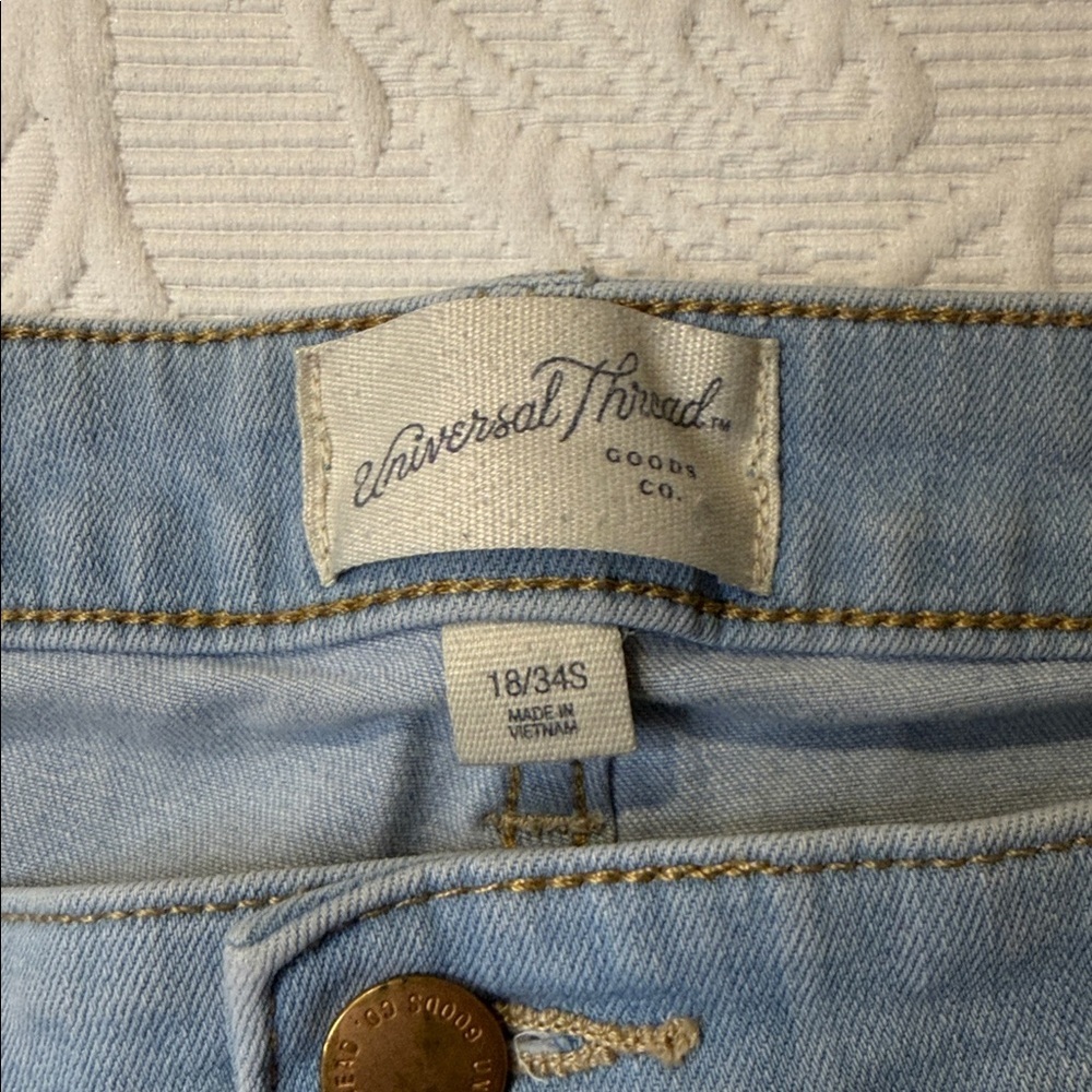 Universal Thread Mid Rise Skinny Jeans - Light Blue - Picture 3 of 11